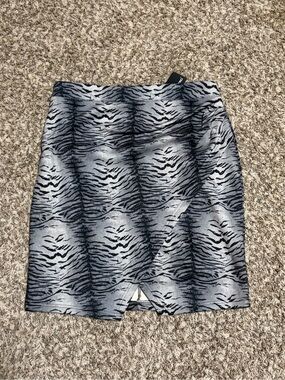 Women’s Black and Silver Zebra Jacquard Skirt